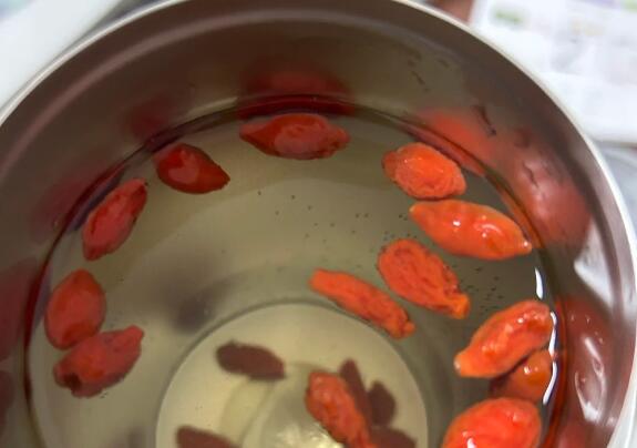 你和更年期只差一個(gè)保溫杯泡枸杞的距離